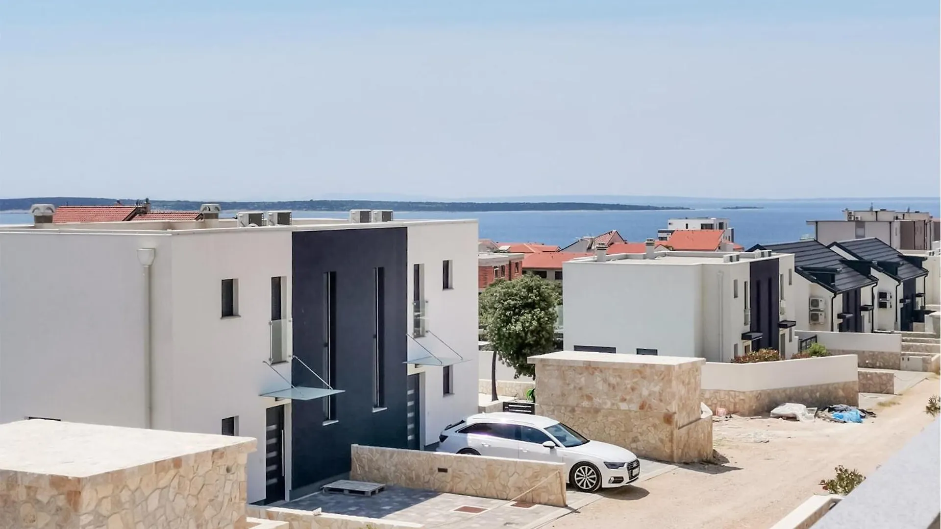 3 Bedroom Lovely Apartment In Mandre Croatia