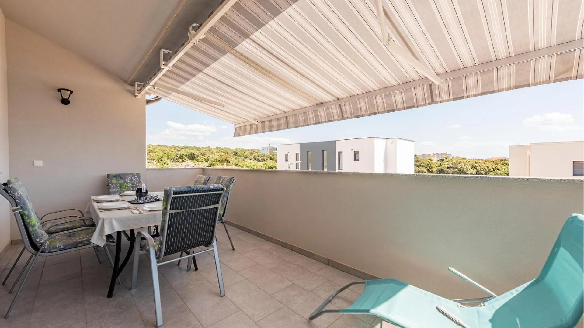 3 Bedroom Lovely Apartment In Mandre
