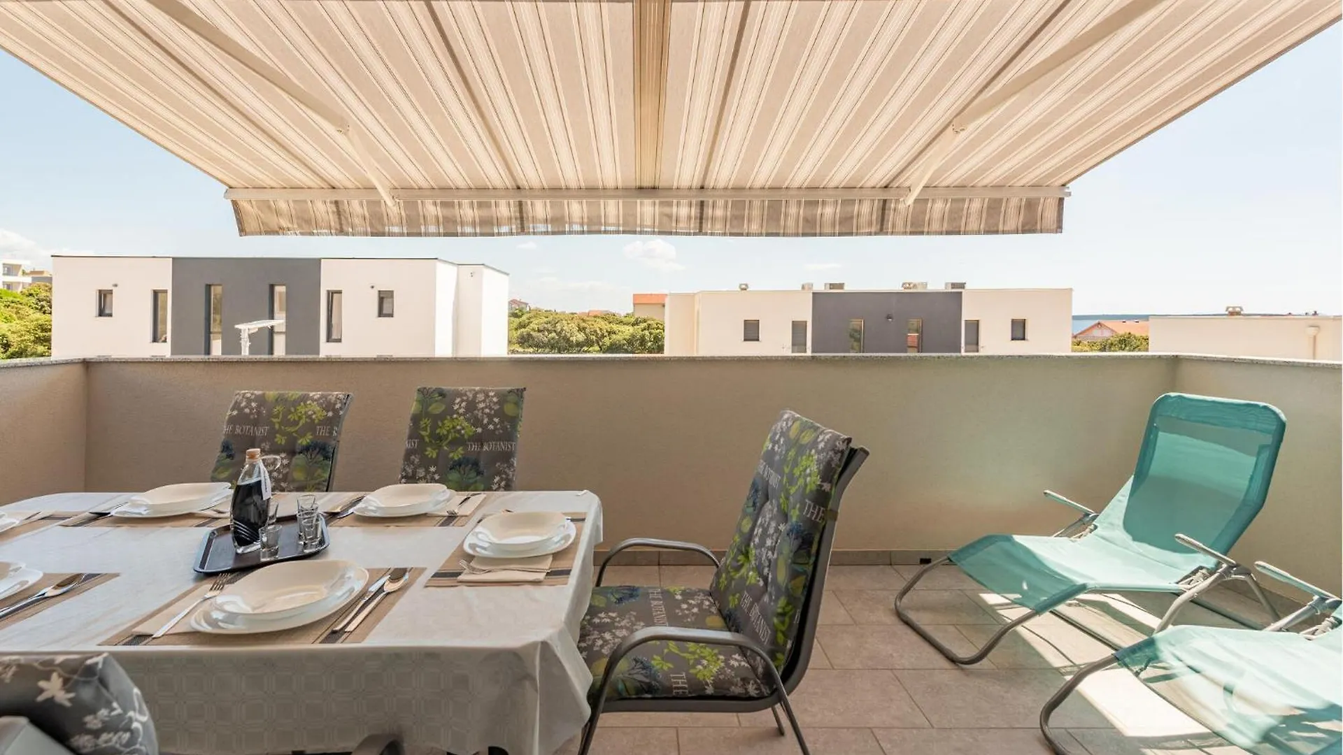 3 Bedroom Lovely Apartment In Mandre