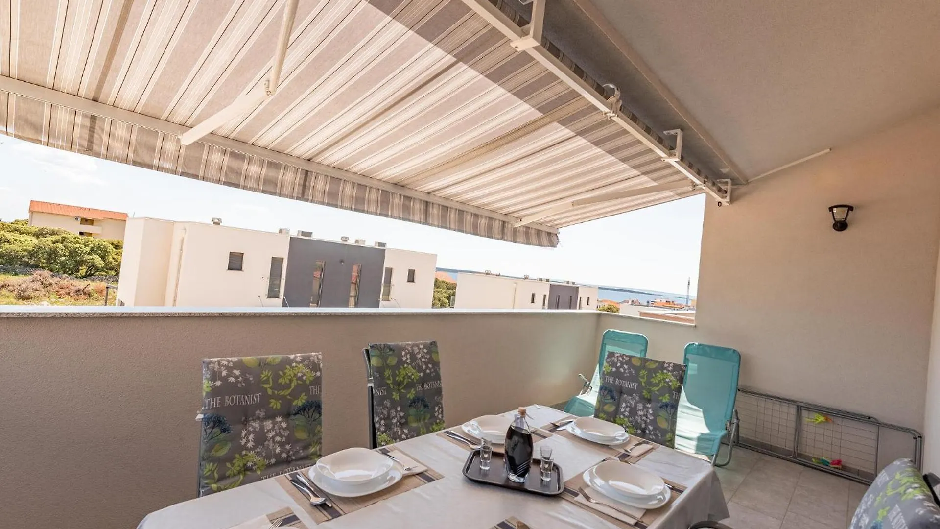 3 Bedroom Lovely Apartment In Mandre