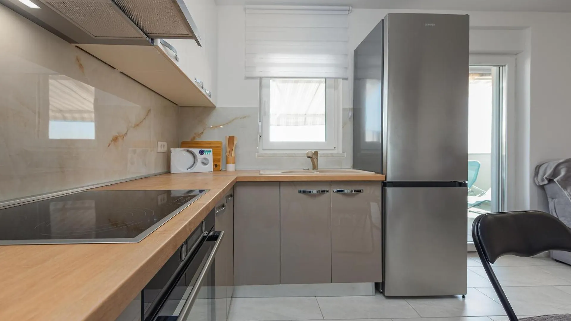 3 Bedroom Lovely Apartment In Mandre