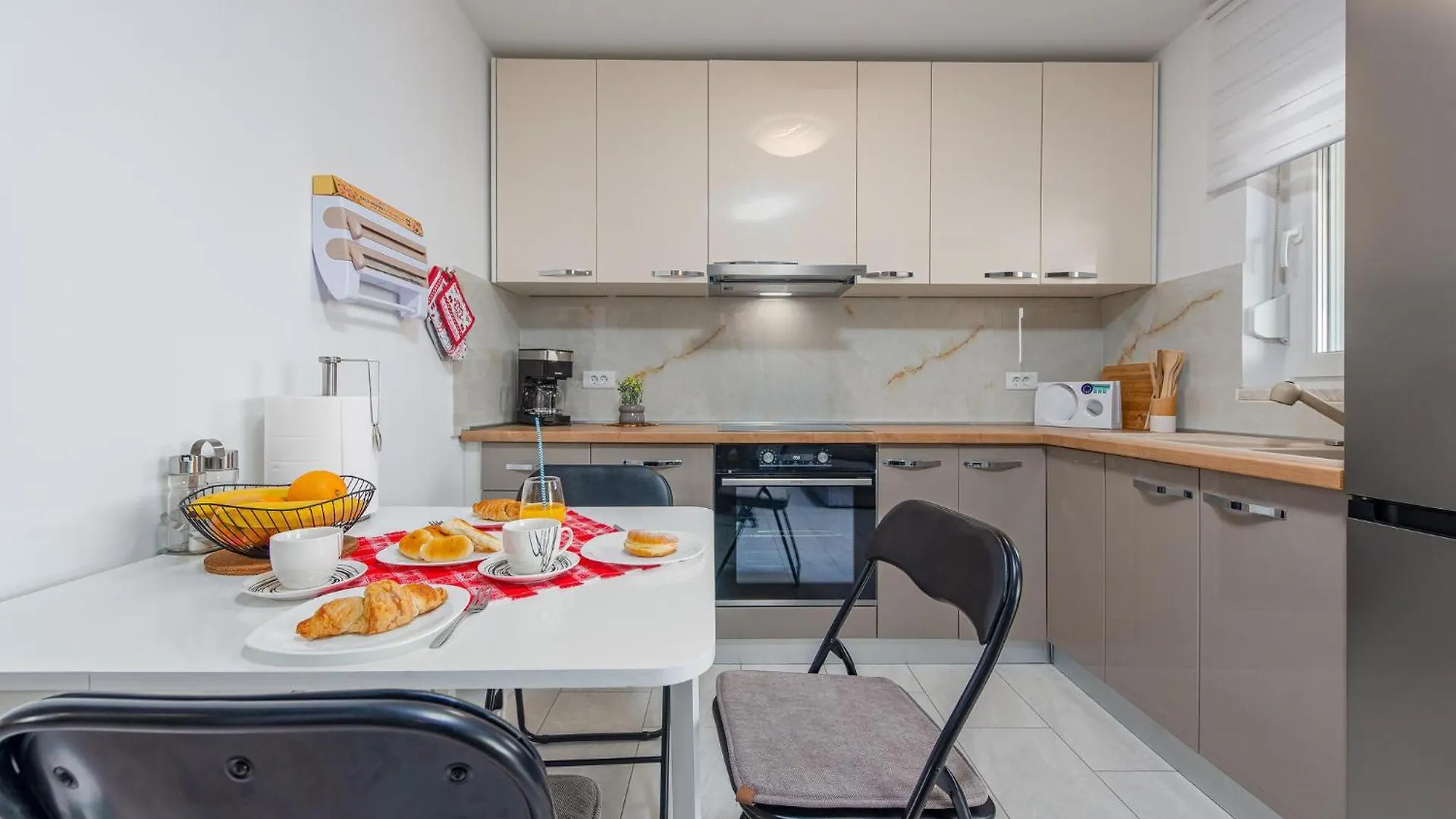 3 Bedroom Lovely Apartment In Mandre Croatia