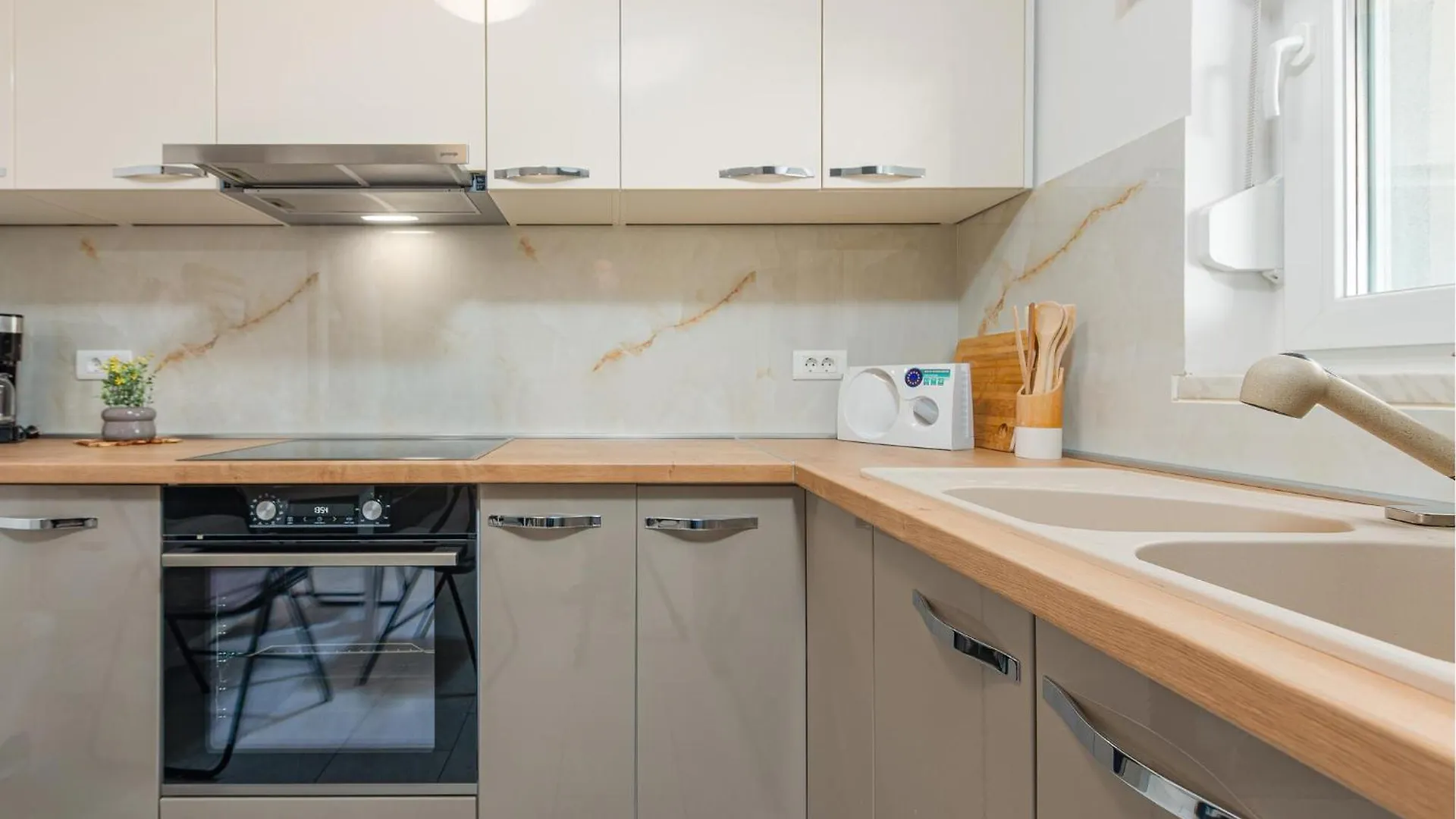 3 Bedroom Lovely Apartment In Mandre 0*,